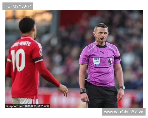 VAR争议再起柏林联主帅怒斥越位判罚影响比赛公平性