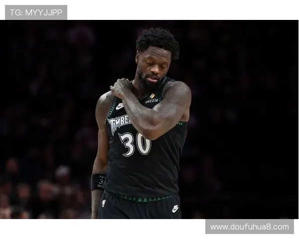 兰德尔全场表现平平下半场仅得9分贡献24分7板3助2断