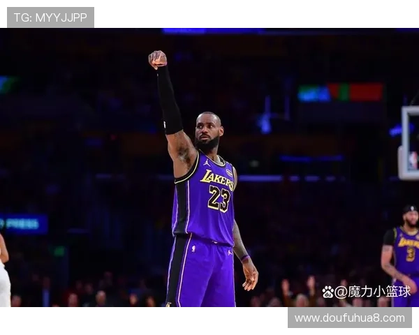 库里谈詹姆斯缺阵原因称其必定有正当理由想上场比赛