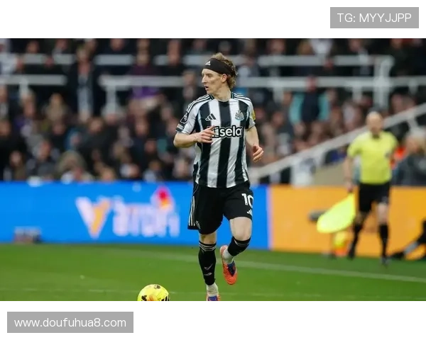 英超新黑马崛起九轮过后黑猫队展现强大实力引发关注